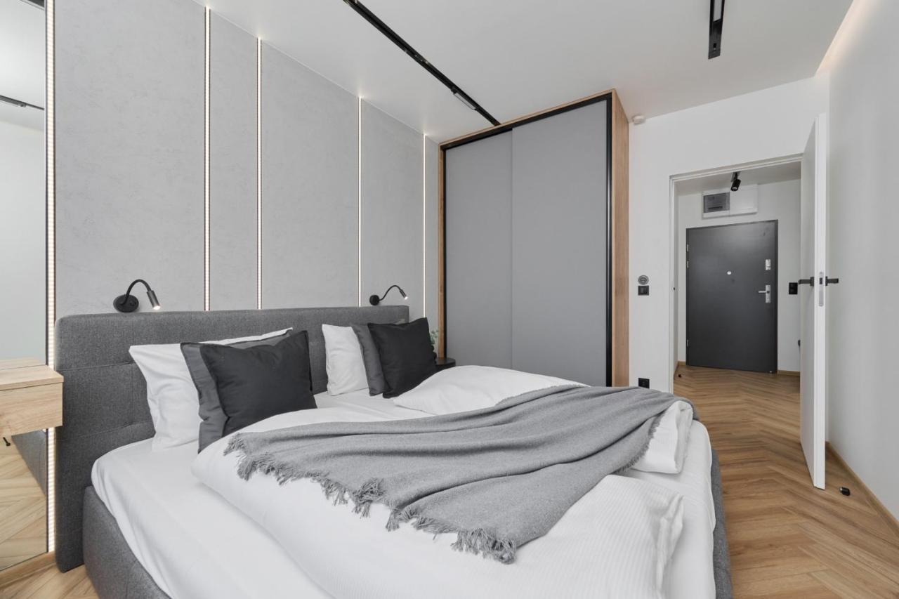 Exclusive Apartment With Balcony & Parking Wroclaw By Renters Prestige Zewnętrze zdjęcie